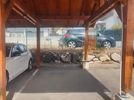 place de parking couverte