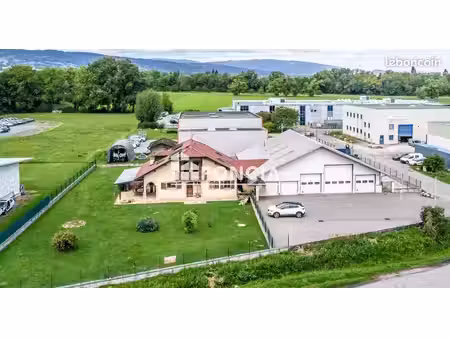 maison individuelle avec hangar commercial