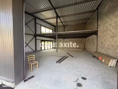 local commercial 174 m² laissaud