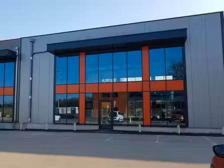 local d’activité 455 m² divisible - zi perrignier - parking / visibilité