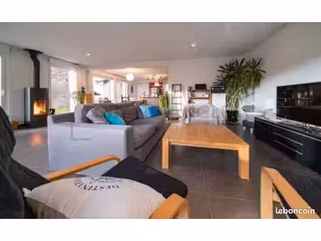 maison familiale 156 m² + piscine – 3 ch. + mezzanine – cernex