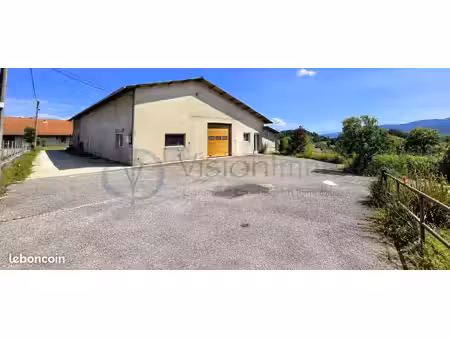 atelier 750 m² clermont