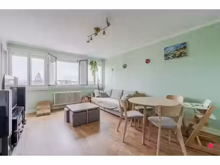 appartement 4 pièces 3 chambres à meyzieu grand large  traversant avec vue dégagée