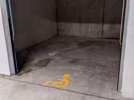 grand garage / box / parking (21 m²)