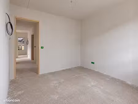 lots deux maisons a ossature en bois prefabriquees à terminer