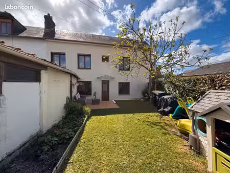 maison 5 pièces - 3 chambres + espace de jeux + bureau - garage attenant - 104 m²