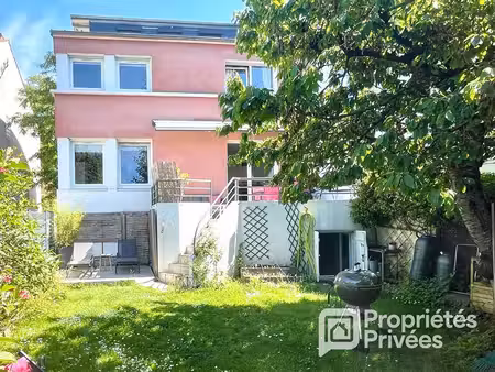 maison contemporaine avec jardin et garage  quartier des rochers