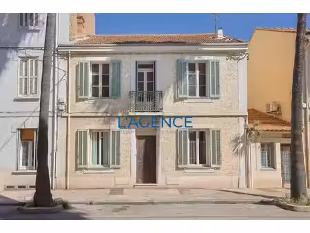 hyères en plein coeur du quartier de la gare   maison de 140