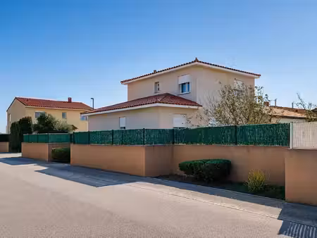 villa familiale 4 chambres avec jardin  garage et terrain piscinable à salses-le-château