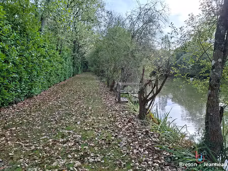plan d'eau et bois sur 1ha 65 à martigné sur mayenne