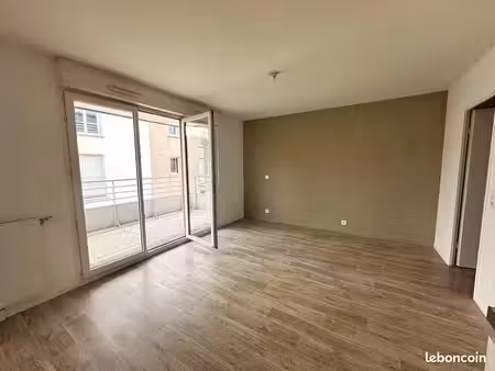 studio 1 pièce 27 m²