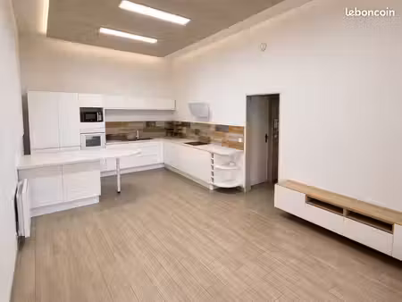 t2 rénové 46 77 m² avec parking - ozoir-la-ferrière centre