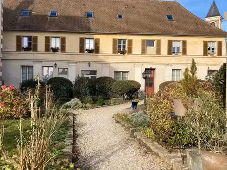 à louer – charmant f2 rénové avec poutres apparentes – 57 m² au sol