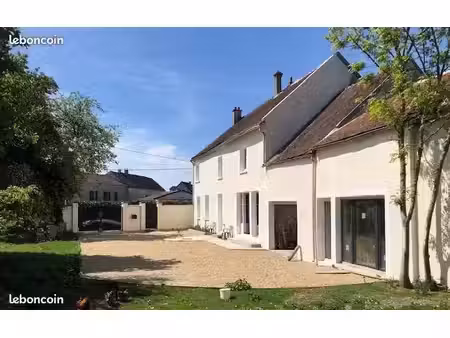 ferme maison briarde 5000m2 de terrain 1h de paris