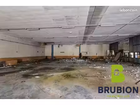 local 1353 m² barentin