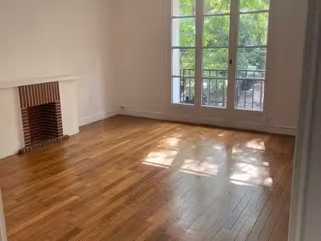 appartement 2 pièces 55 m² centre ville - face collégiale