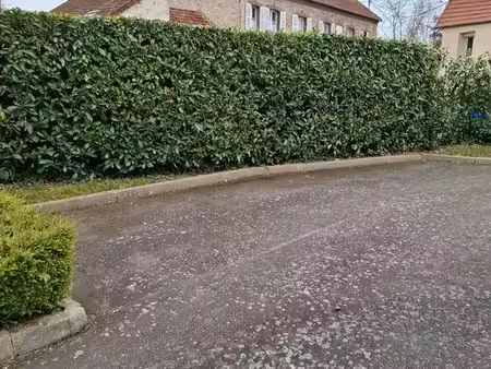 place de parking extérieur