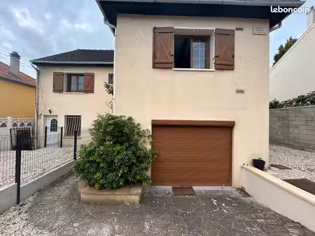 maison divisée en 2 appartements