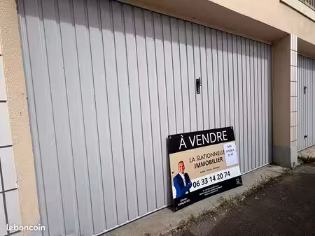 parking/box 1 pièce 21 m²