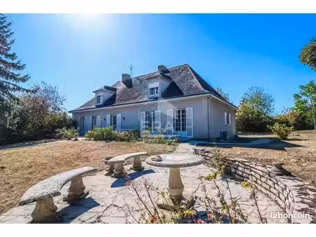 maison 9 pièces 265 m²