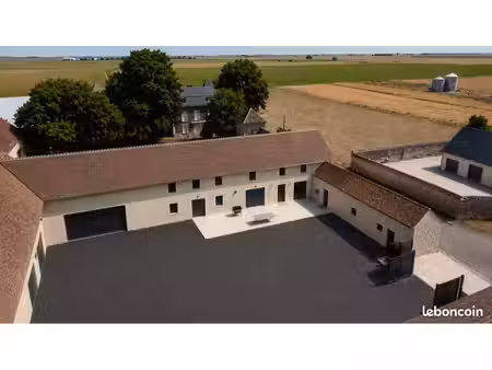 propriété de caractère rénovée 330 m² habitables  dépendances et grands volumes