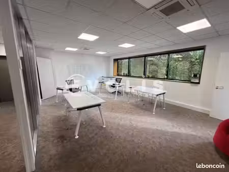 bureau 210 m²