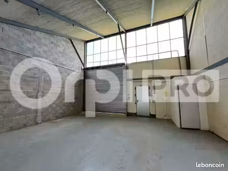 local d'activité 113 m²
