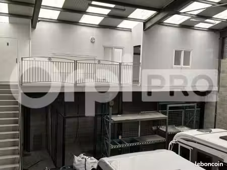 local d'activité 625 m²