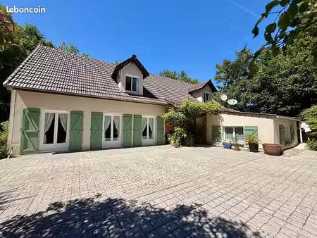 propriété 8 pièces 200 m²