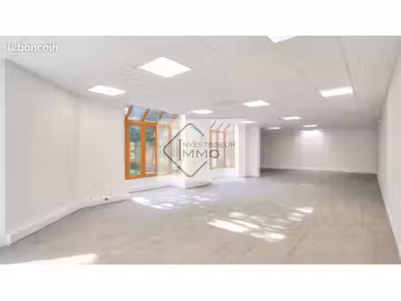 bureau 300 m²