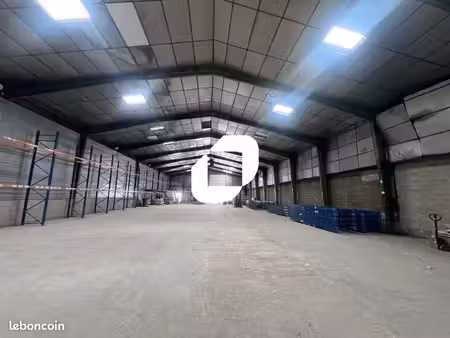 local d'activité 850 m²