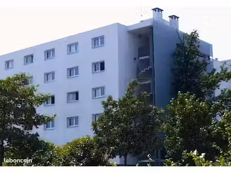 loue studio 23m² non meublé pour étudiant + parking champs sur marne