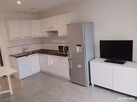 studio 25m2 meublé + terrasse 8m2