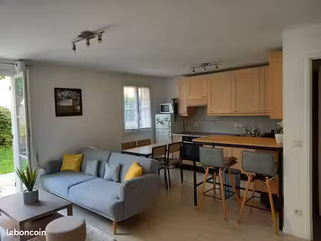 f2 meublé avec 2 places de parking  terrasse & jardin