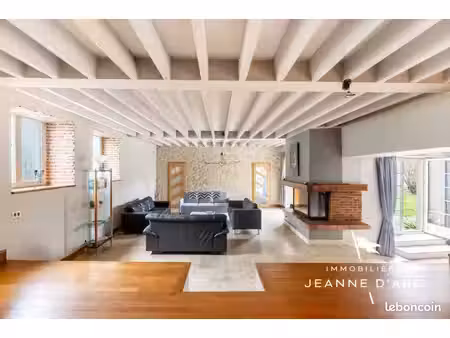 maison 8 pièces 360 m²