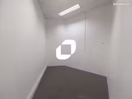 bureau 66 m²