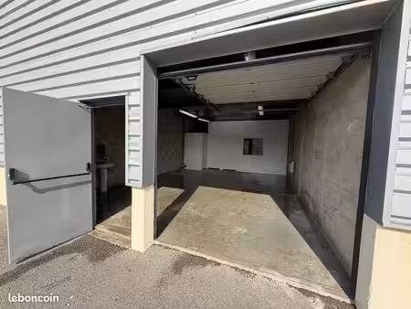 local d’activité 64 m² – garage / stockage + bureau – mantes