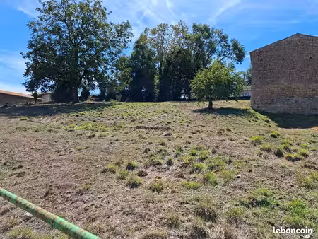 particulier vends terrain constructible 1490m2 françois