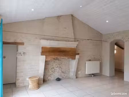 charmant t2 équipé + jardin + parking  proche benet  niort  fontenay le comte