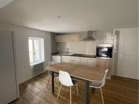 à vendre – appartement t3 de 61 76 m² – valréas centre historique – 107 000