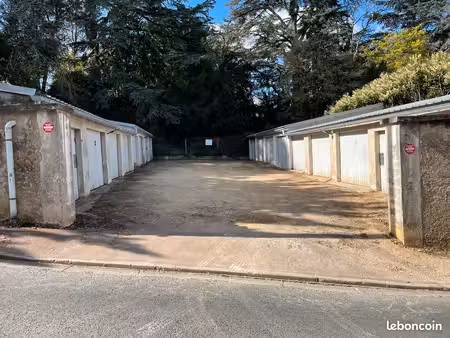 loue garage/box fermé de 16 m²