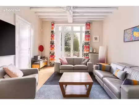 rare en centre-ville de rabastens : grande maison de caractère d'environ 330 m² avec jardi
