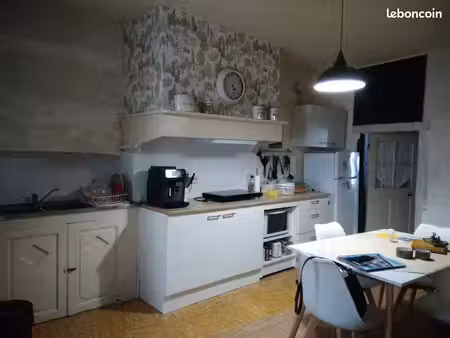 location maison de village