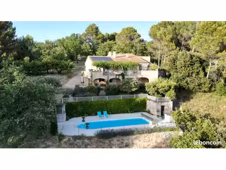 maison traditionnelle avec vue