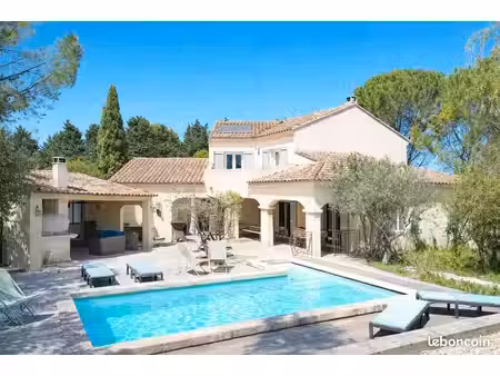 villa 5 pièces 220 m²