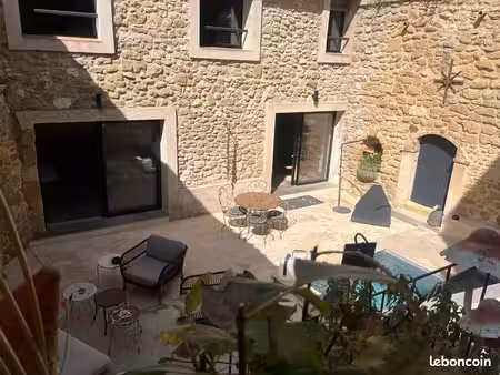maison de caractère avec cour intimiste en cœur de village
