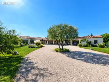 unique  propriété sur 3000m² avec villa et gîte  grande piscine intérieure  situation exce