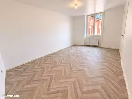 ? t2 à louer – montdidier centre-ville – 39 m² – disponible immédiatement