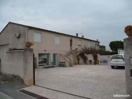 appartement t2 plain pied 85 m2 parking sécurisé