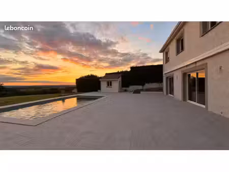 maison 155 m² – 4 chambres – piscine – vue dégagée – terrain 1 110 m²